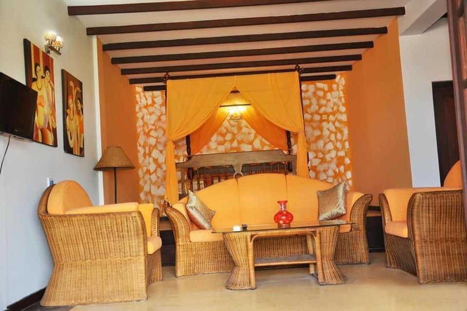 Solomon Beach Hotel Marawila Exterior foto